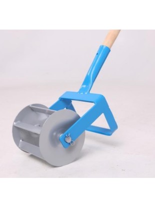 Manual garden cultivator with fixed blade 14